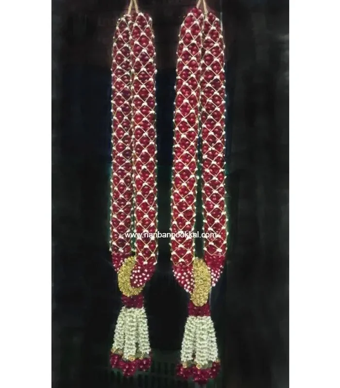 DG004-Red-Rose-with-Nanthiyavattai-Net-Garlands-1-Pair