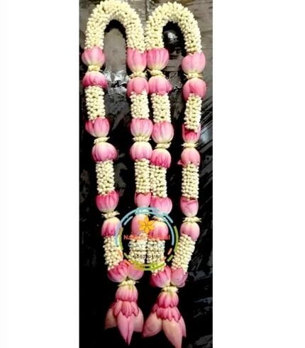 LG009-Lotus-with-Nanthiyavattai-Wedding-and-Reception-Garland-1-Pair