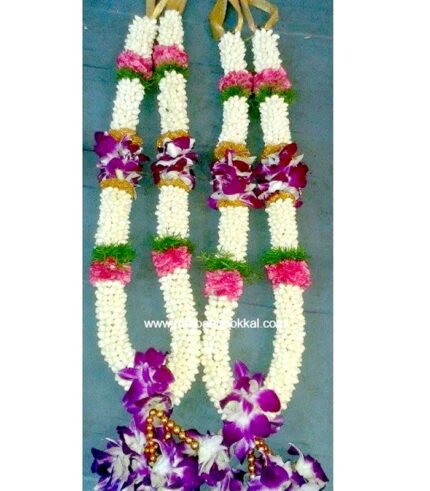 Order fresh flower wedding garland online now. We ship all over India. we are Indias largest fresh flowers wedding garland Designers