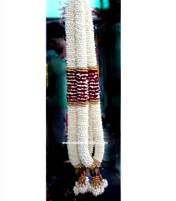 NG002-Nanthiyavattai-with-Red-Rose-Petals-Garlands-1-Pair