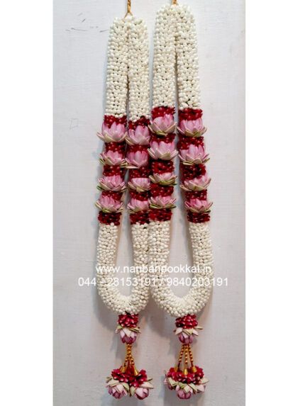 NG046 – Nanthiyavattai with red rose petals and lotus garland – 1 Pair